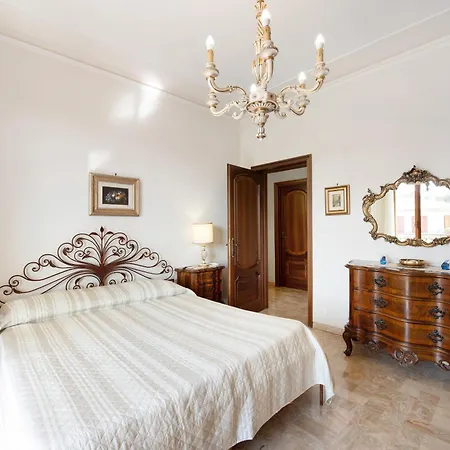 Due Passi Dal Mare Tra Gli Ulivi