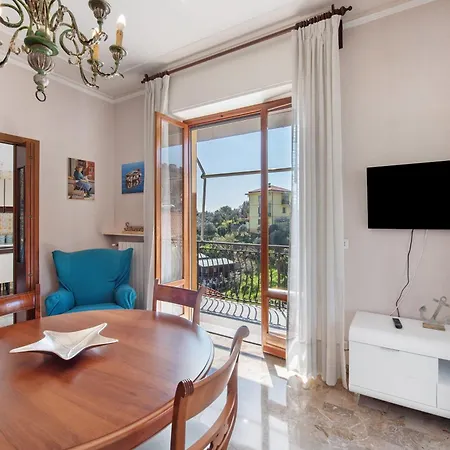 Due Passi Dal Mare Tra Gli Ulivi *