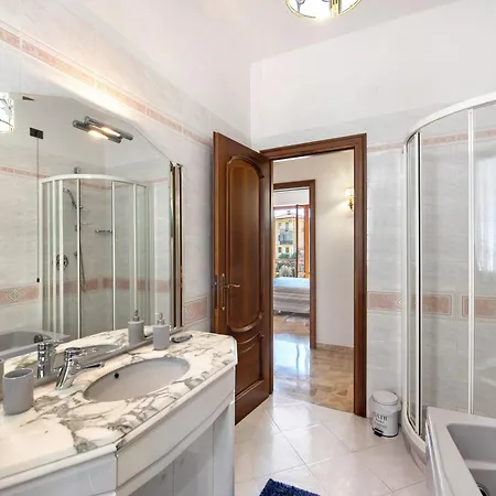 شقة Due Passi Dal Mare Tra Gli Ulivi فاراتسي